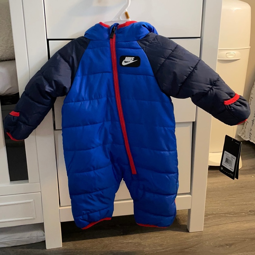 Brand new never worn Nike snowsuit